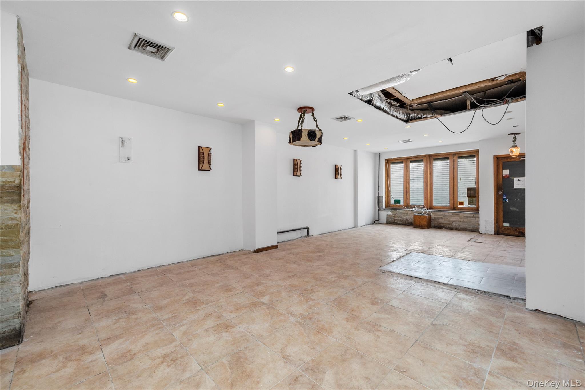 25-24 Broadway, Astoria, NY 11106