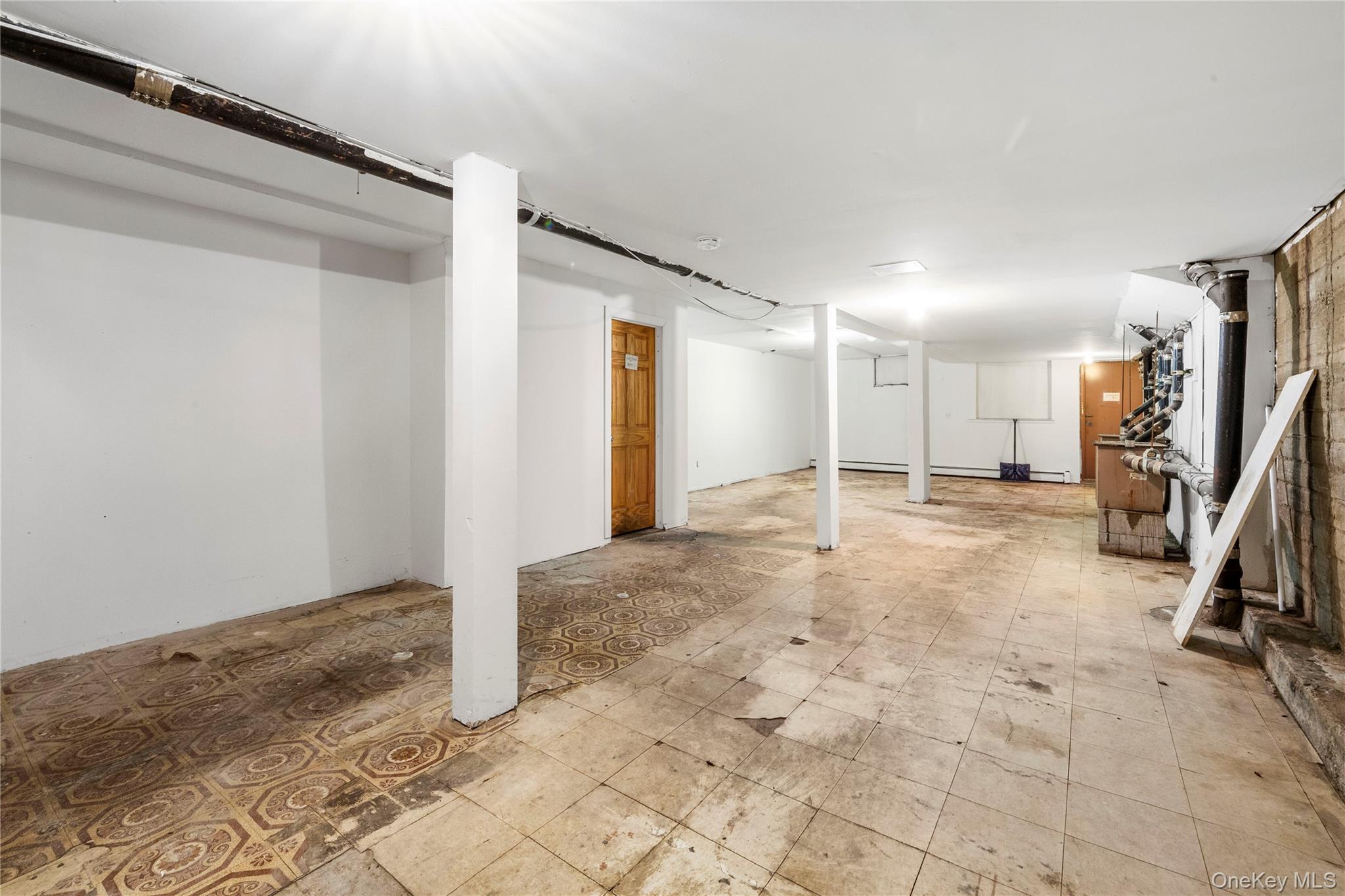 25-24 Broadway, Astoria, NY 11106