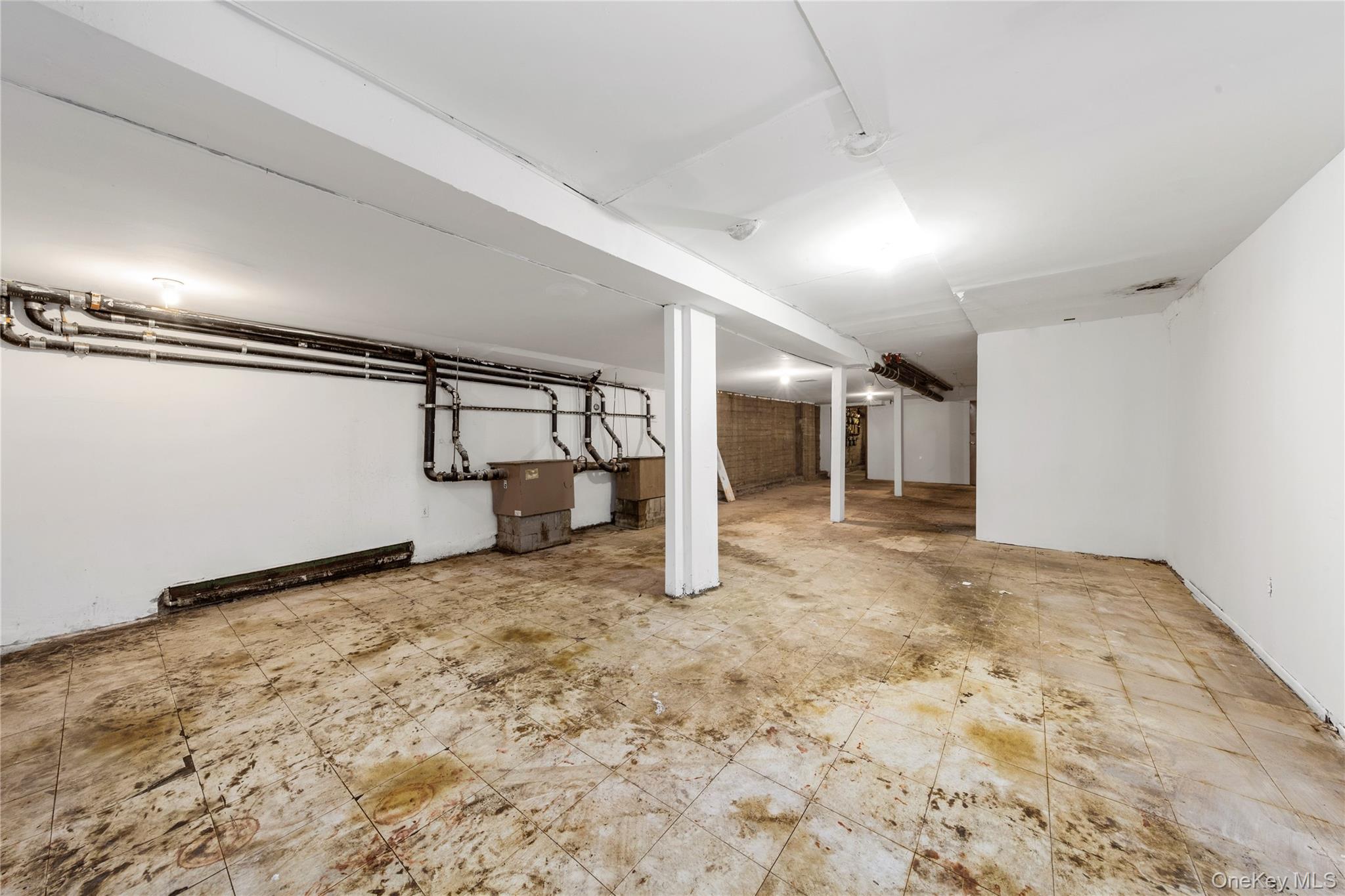 25-24 Broadway, Astoria, NY 11106