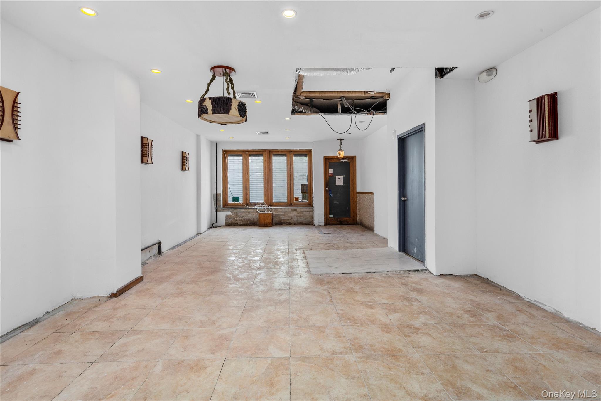 25-24 Broadway, Astoria, NY 11106