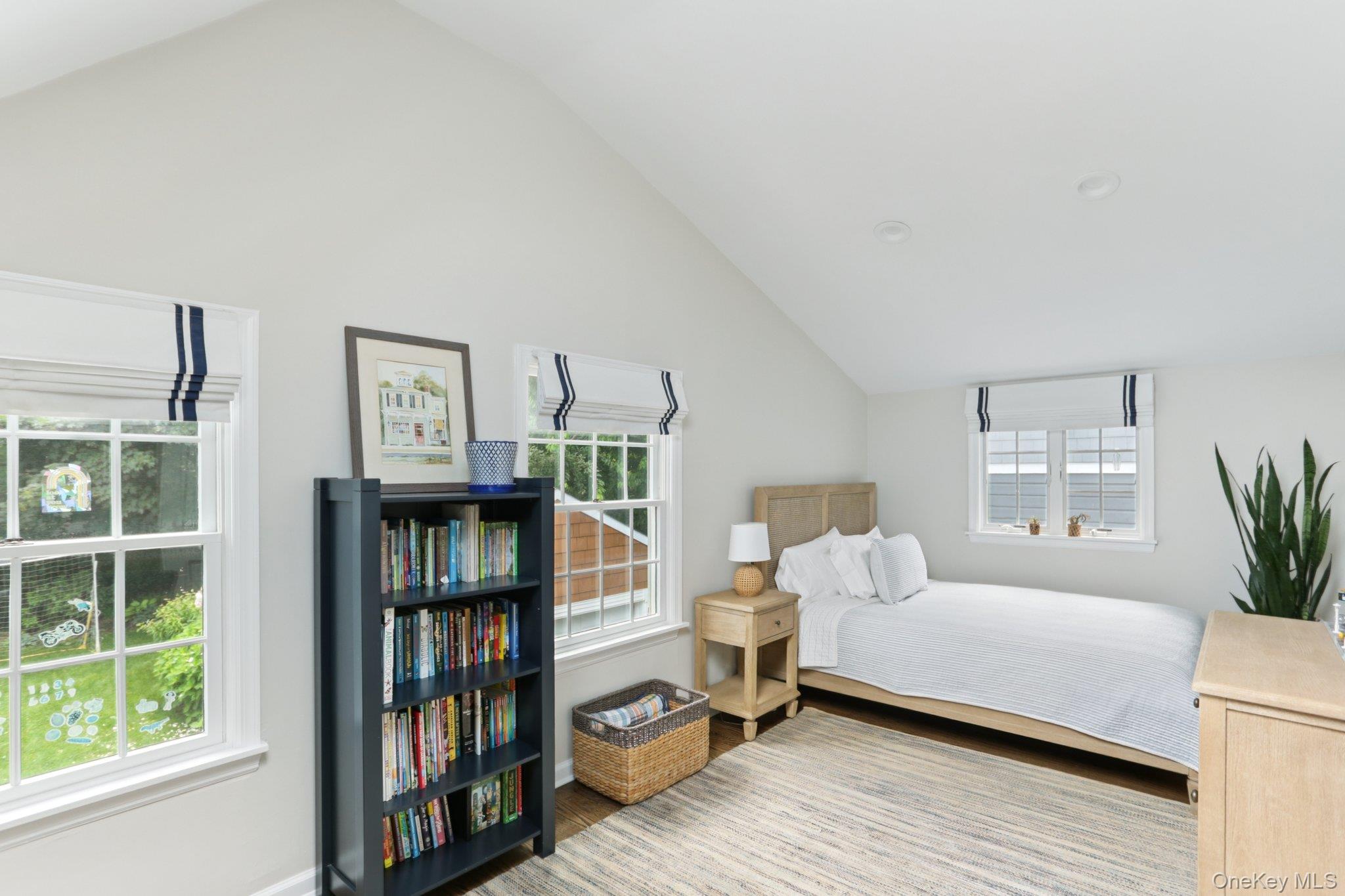 27 Soundview Place, Locust Valley, NY 11560