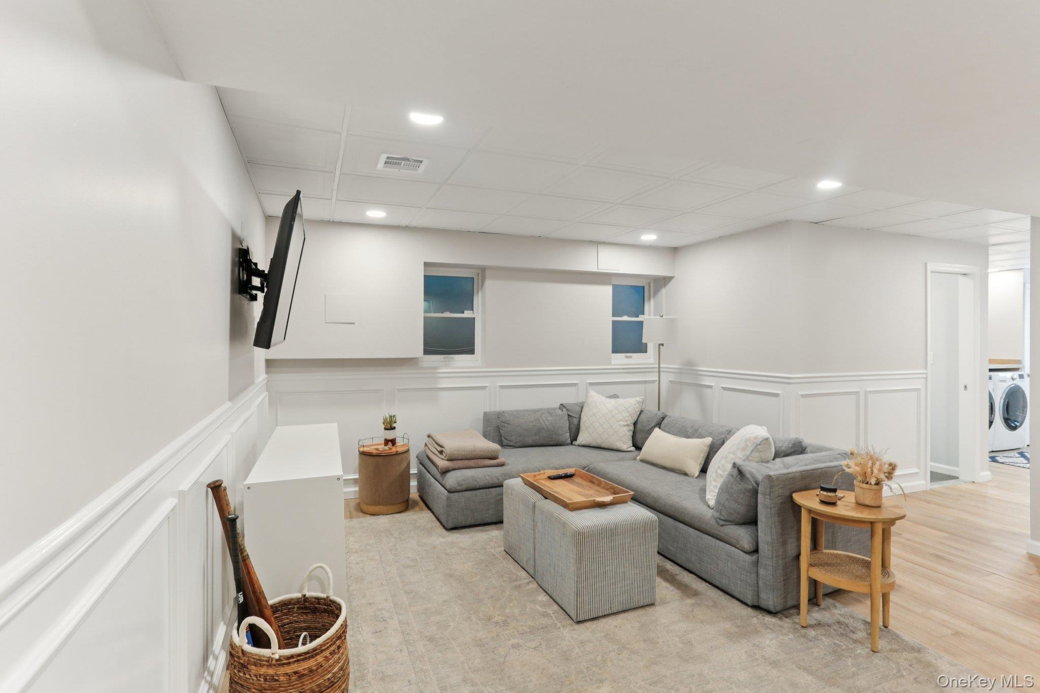 27 Soundview Place, Locust Valley, NY 11560