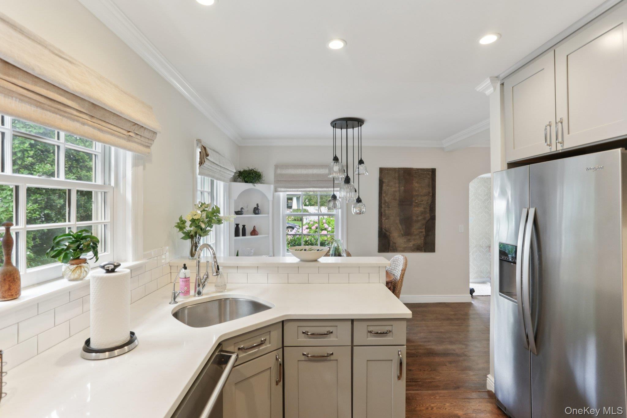 27 Soundview Place, Locust Valley, NY 11560