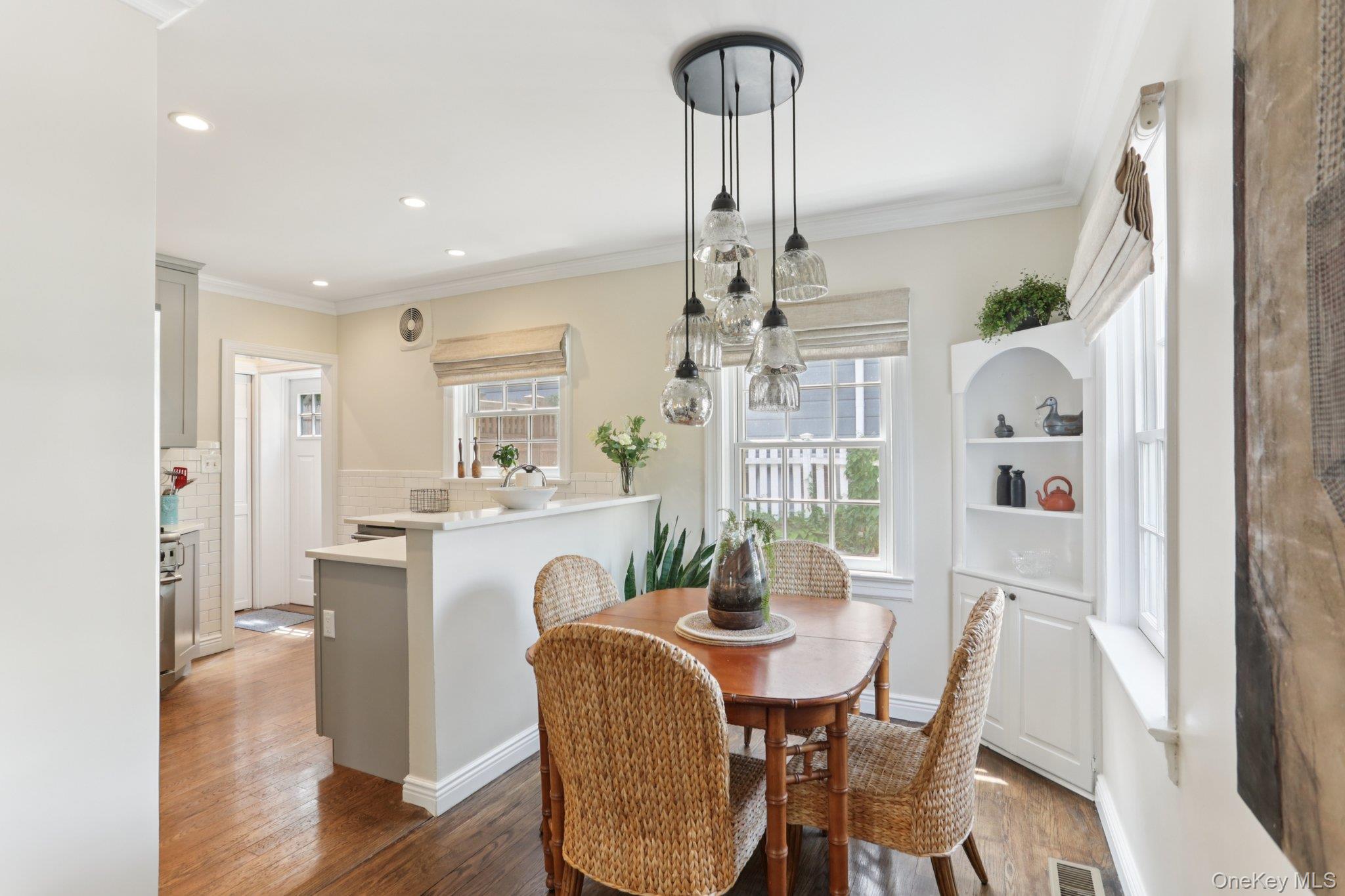 27 Soundview Place, Locust Valley, NY 11560