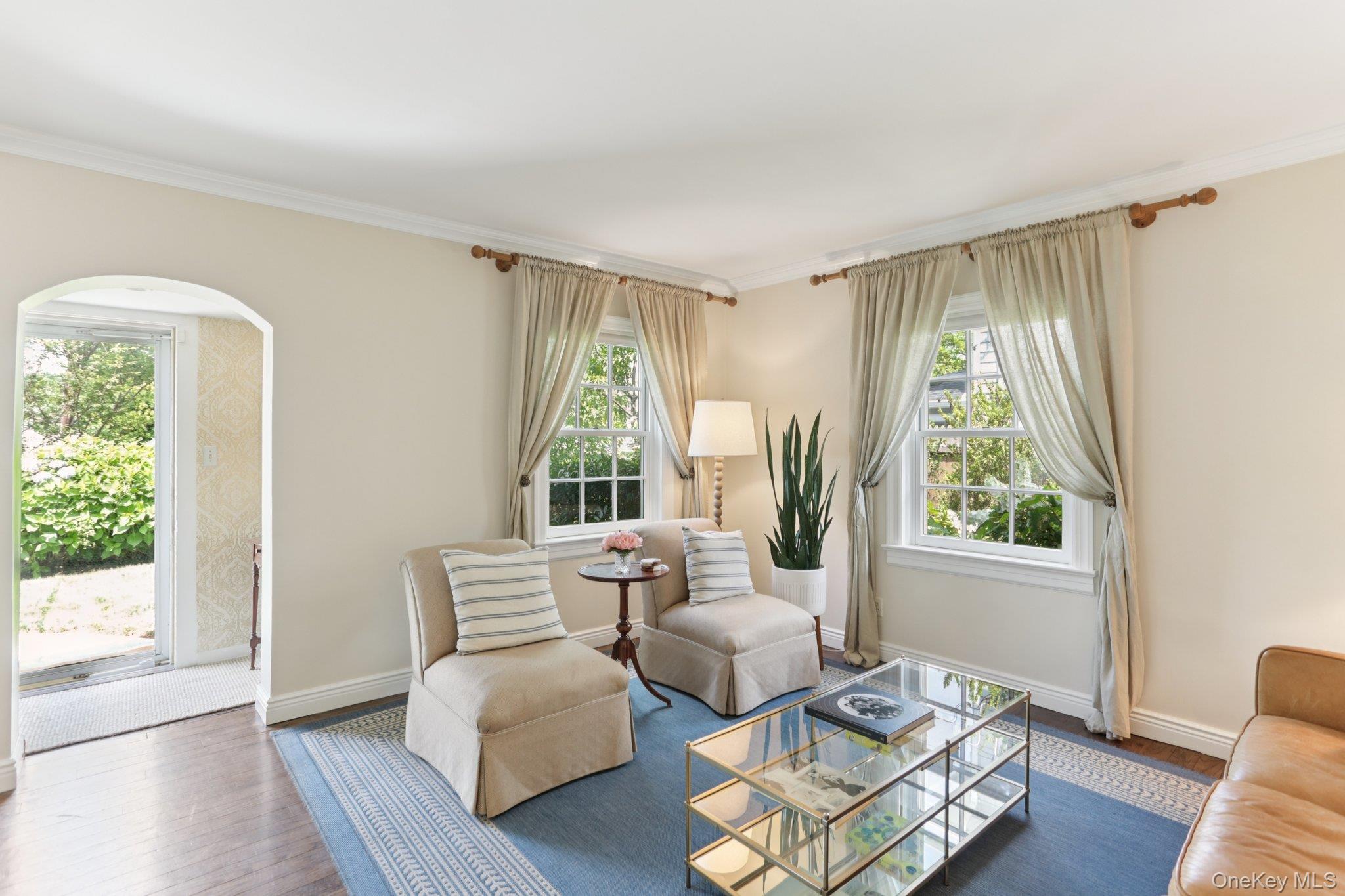 27 Soundview Place, Locust Valley, NY 11560