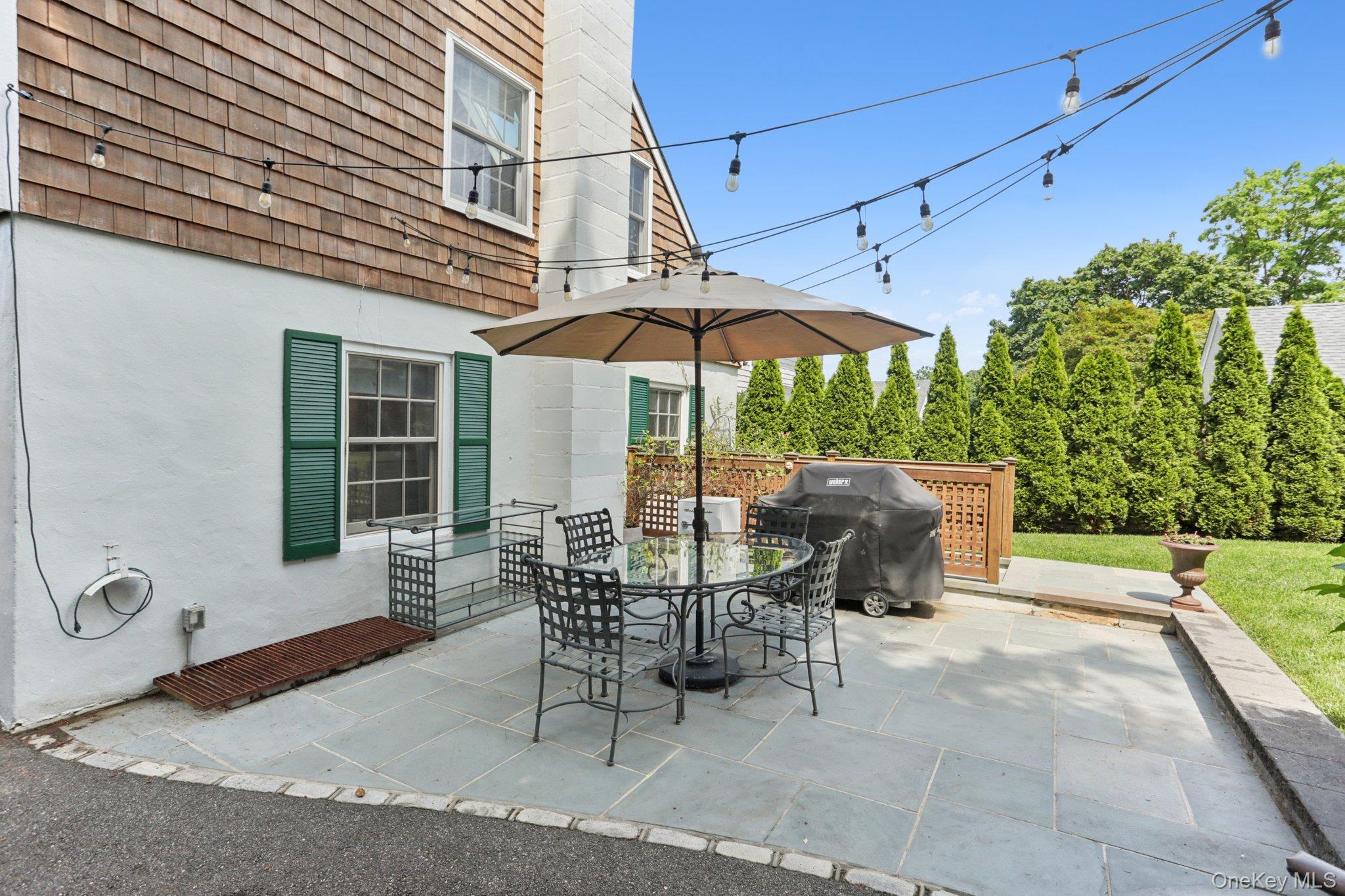 27 Soundview Place, Locust Valley, NY 11560