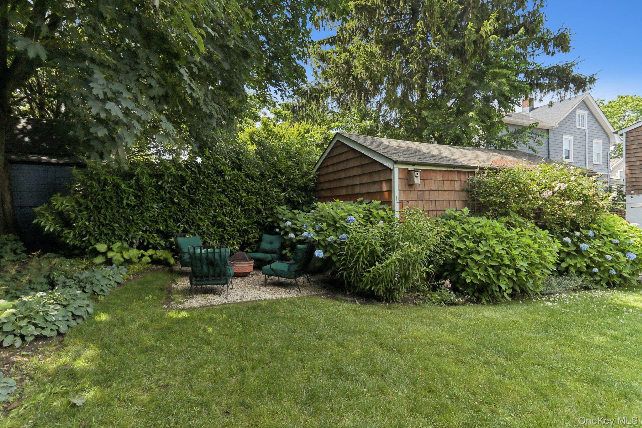 27 Soundview Place, Locust Valley, NY 11560