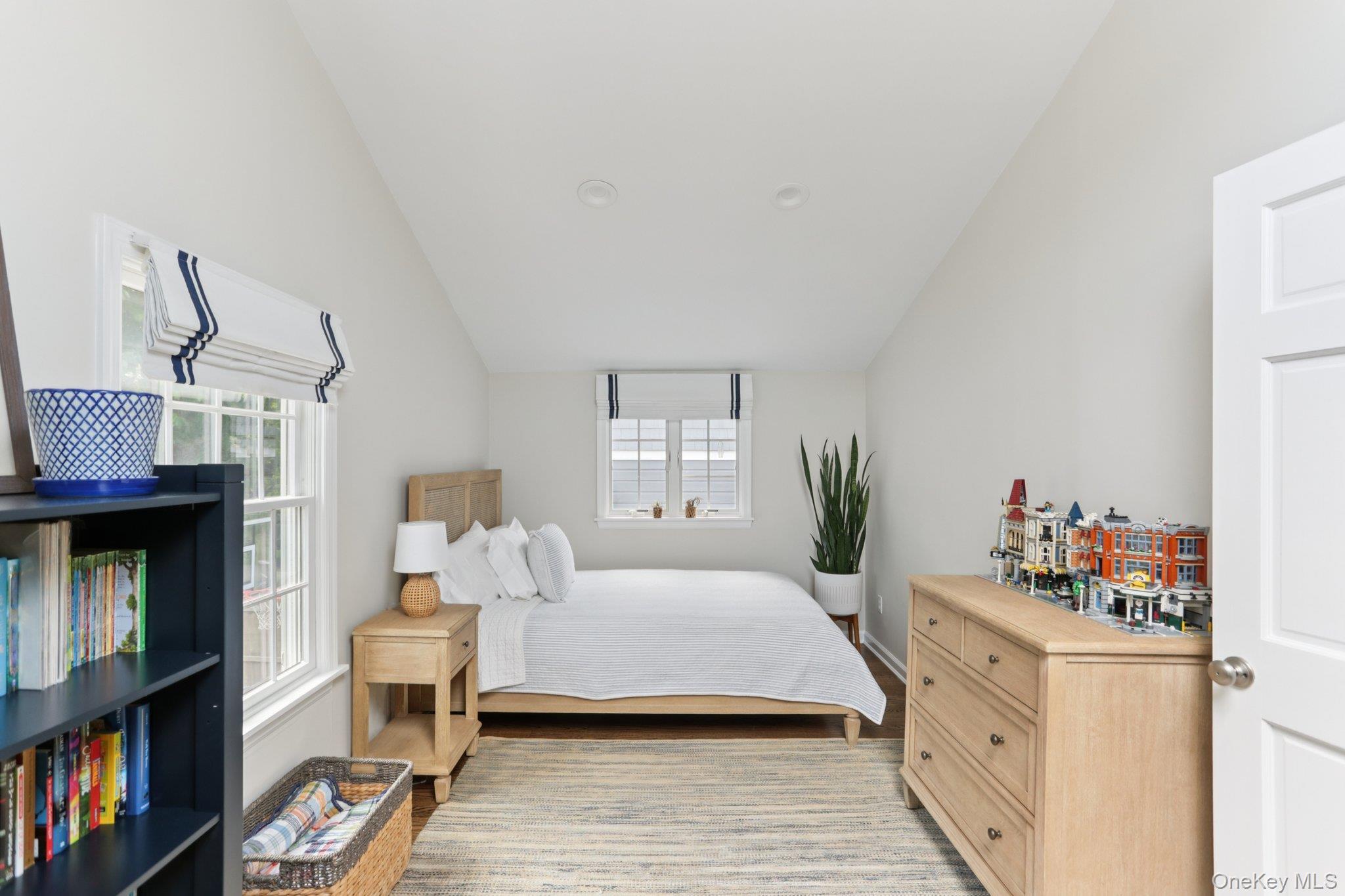 27 Soundview Place, Locust Valley, NY 11560