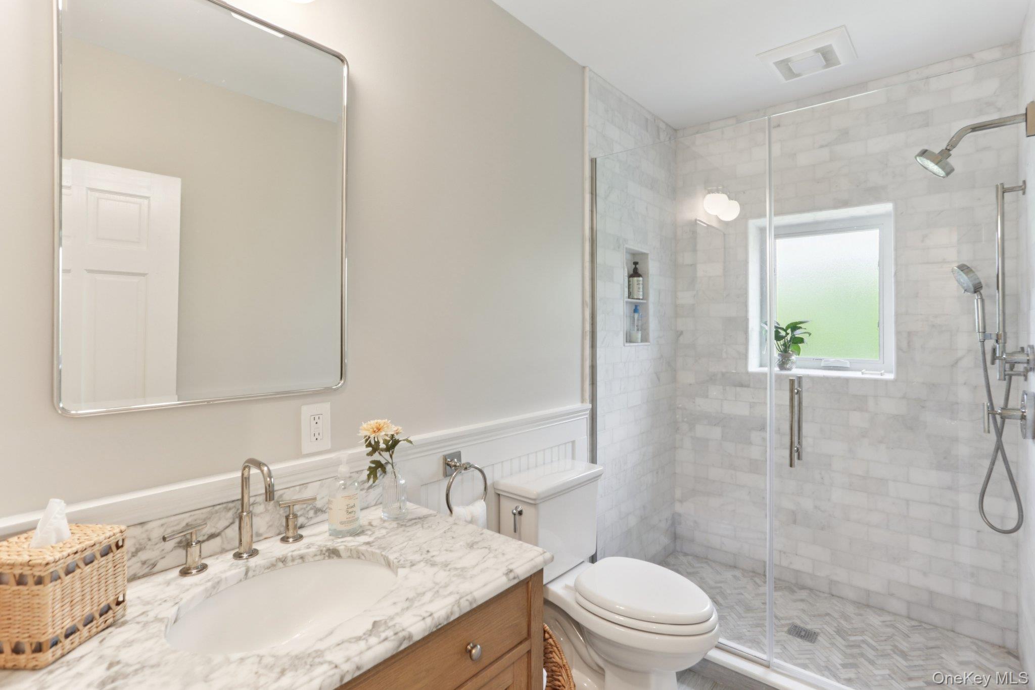 27 Soundview Place, Locust Valley, NY 11560