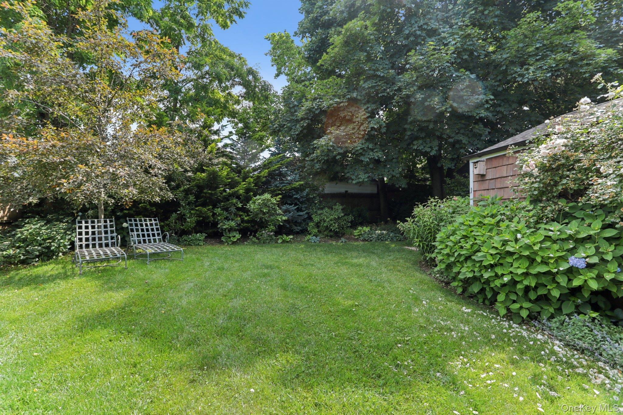 27 Soundview Place, Locust Valley, NY 11560