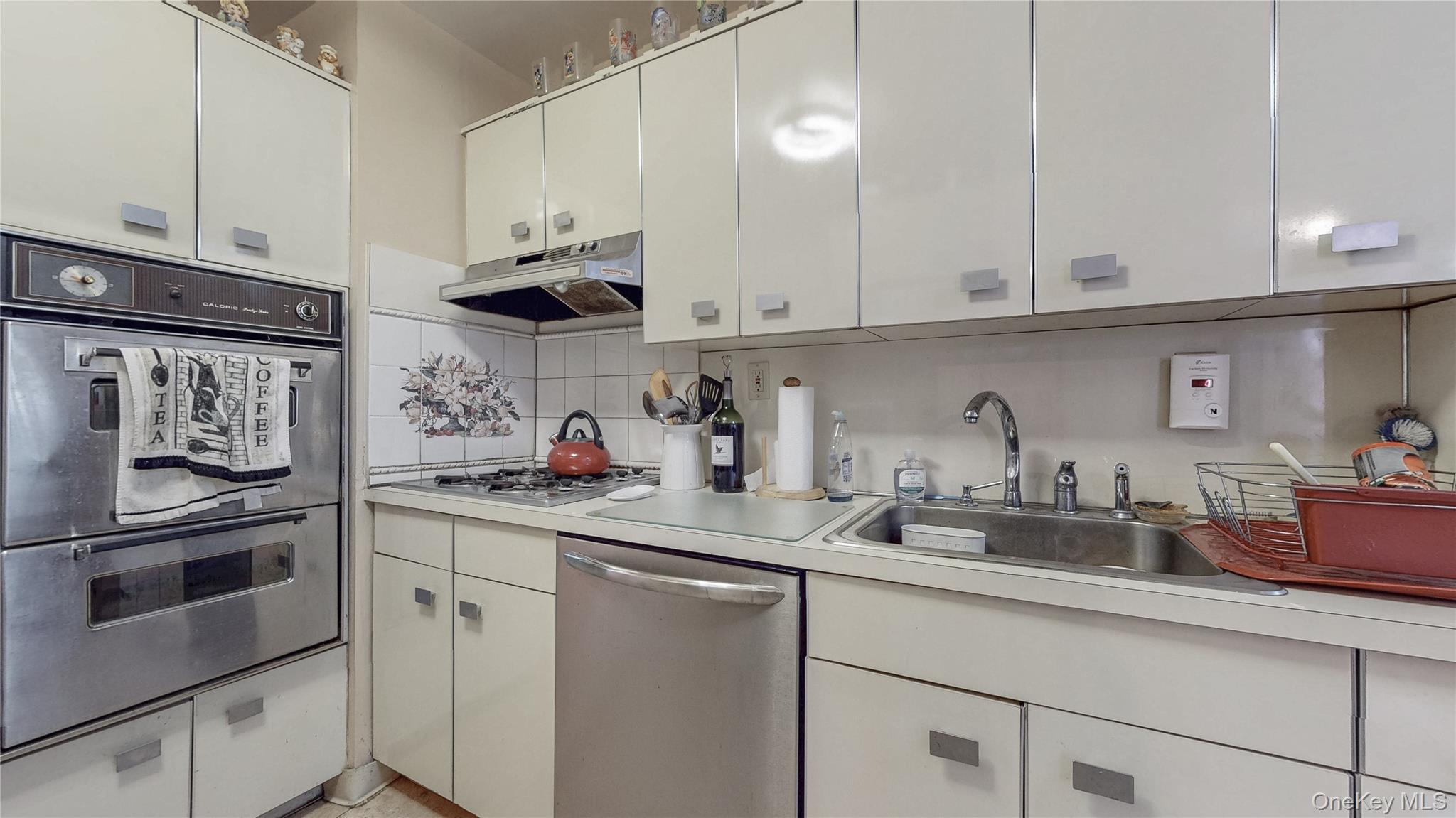 25-10 76 Street, Jackson Heights, NY 11370