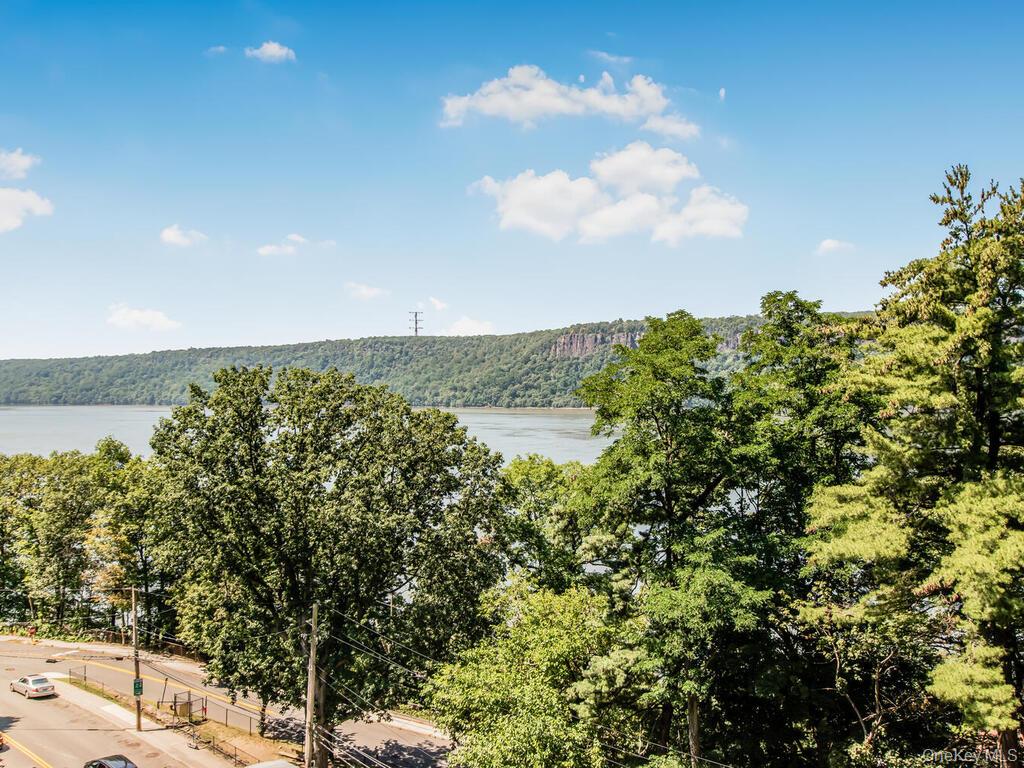 1020 Warburton Avenue # 8F, Yonkers, NY 10701