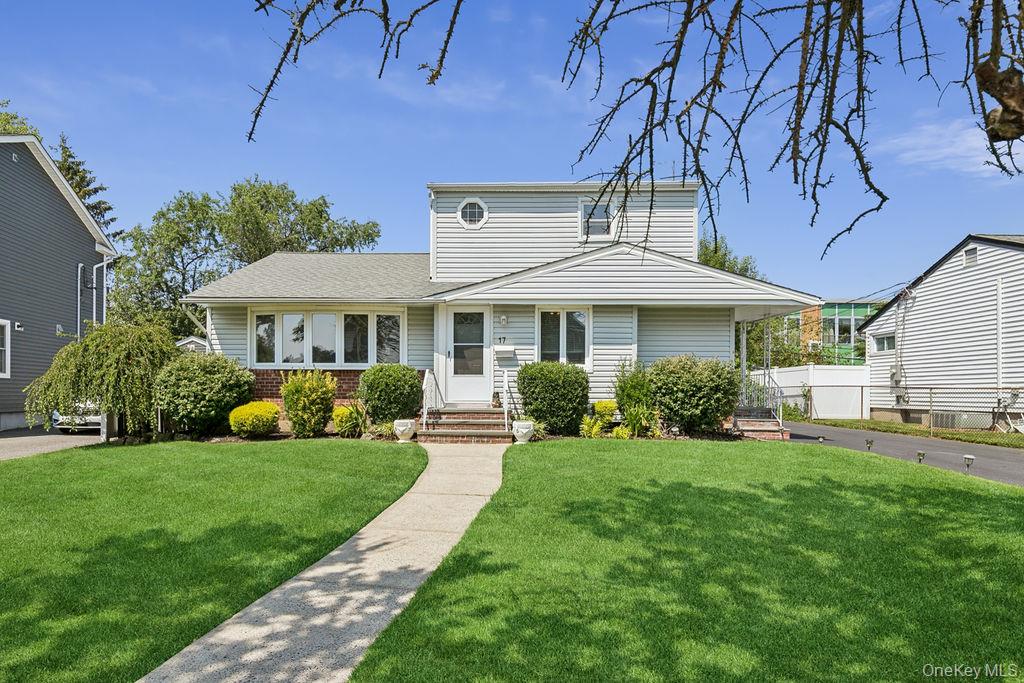 17 Columbia Road, Hicksville, NY 11801