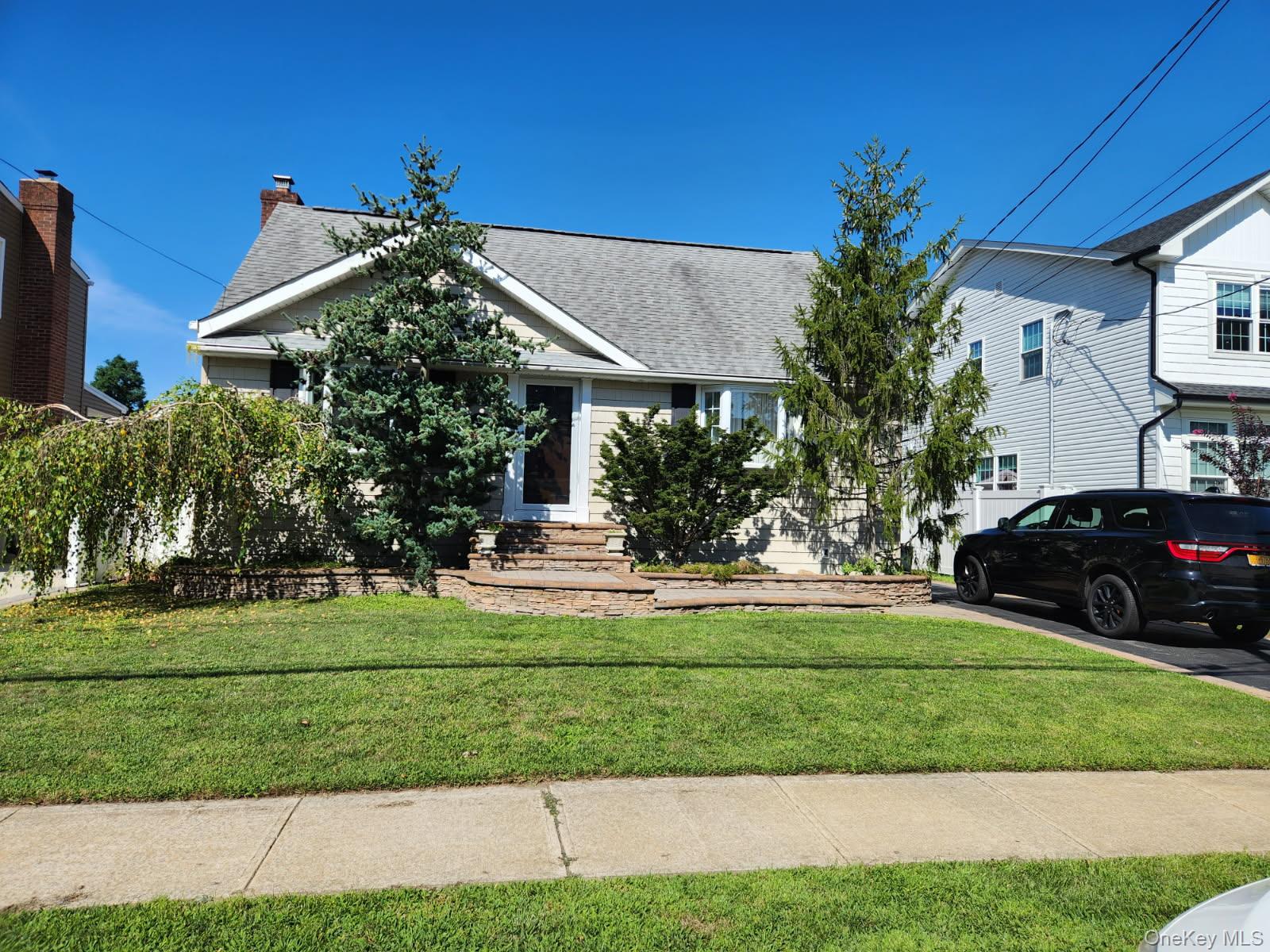 13 Metropolitan Avenue, North Bellmore, NY 11710
