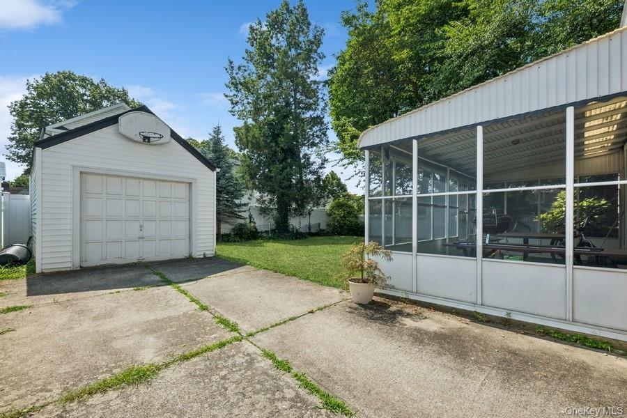 537 Madison Avenue, West Hempstead, NY 11552