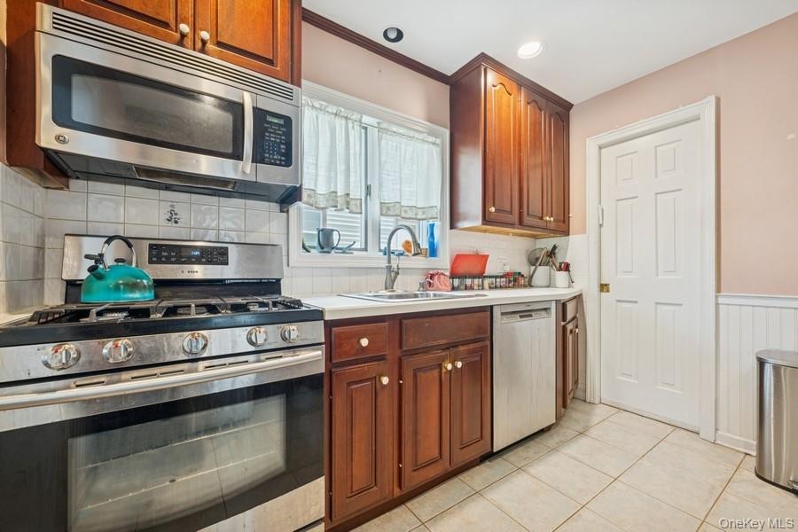 537 Madison Avenue, West Hempstead, NY 11552