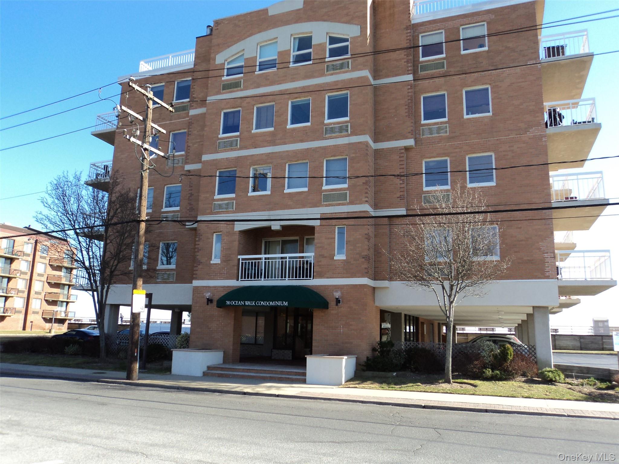 780 W Broadway # 2D, Long Beach, NY 11561