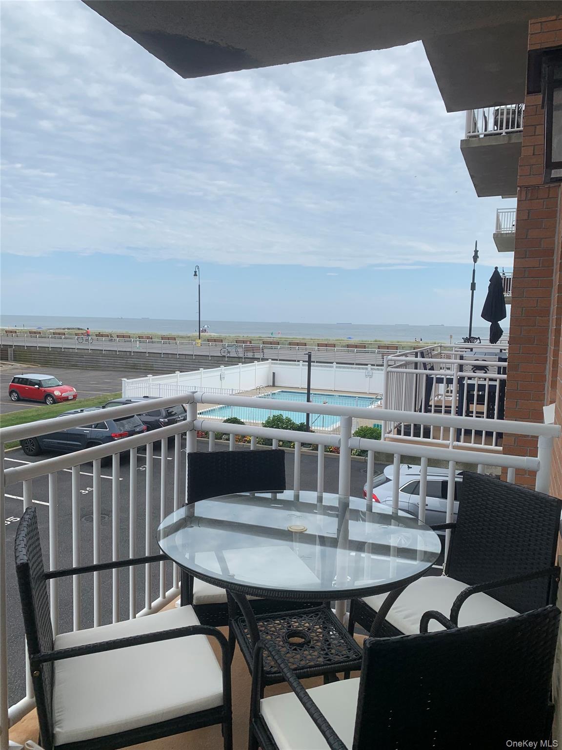 780 W Broadway # 2D, Long Beach, NY 11561