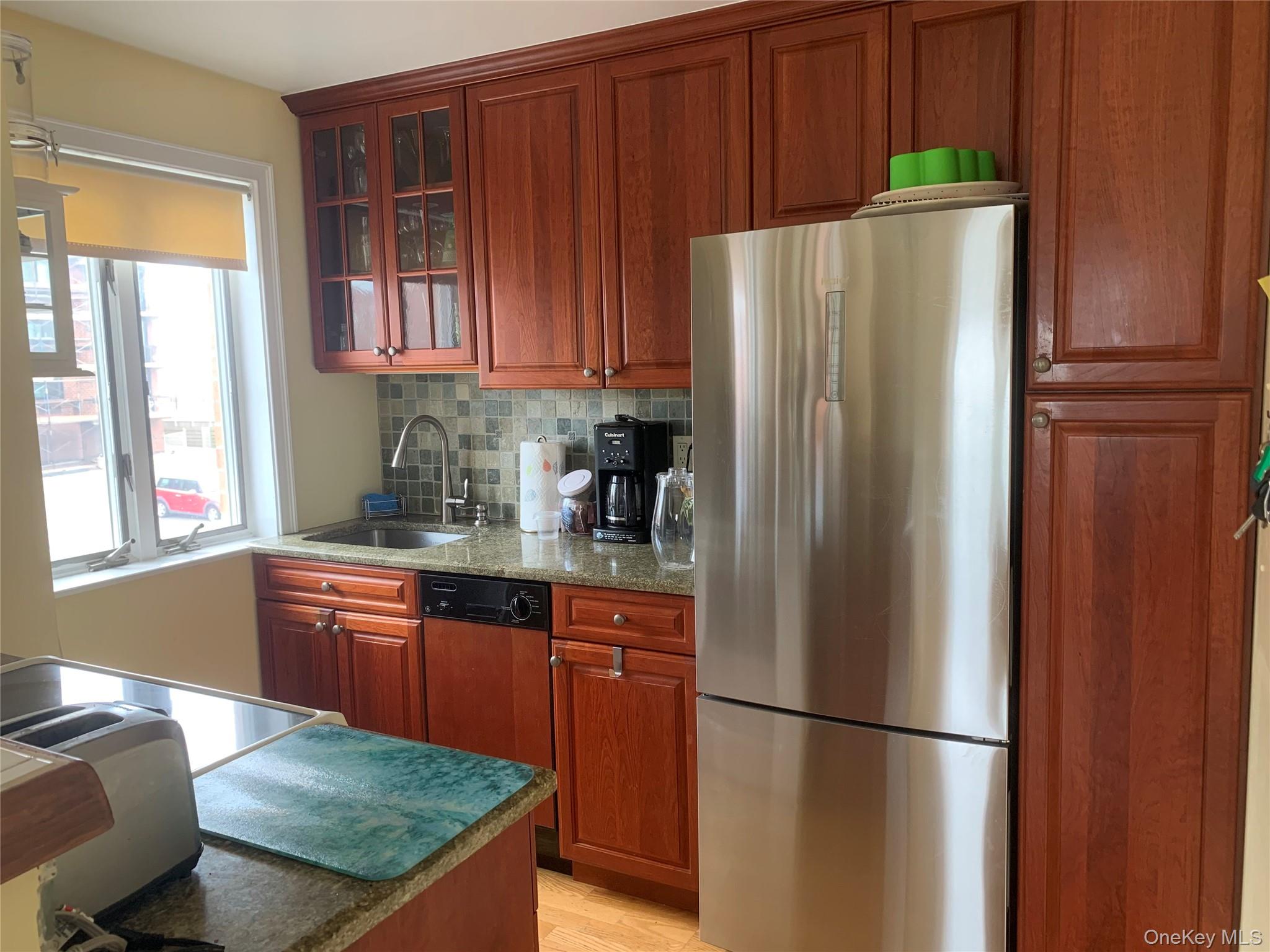 780 W Broadway # 2D, Long Beach, NY 11561