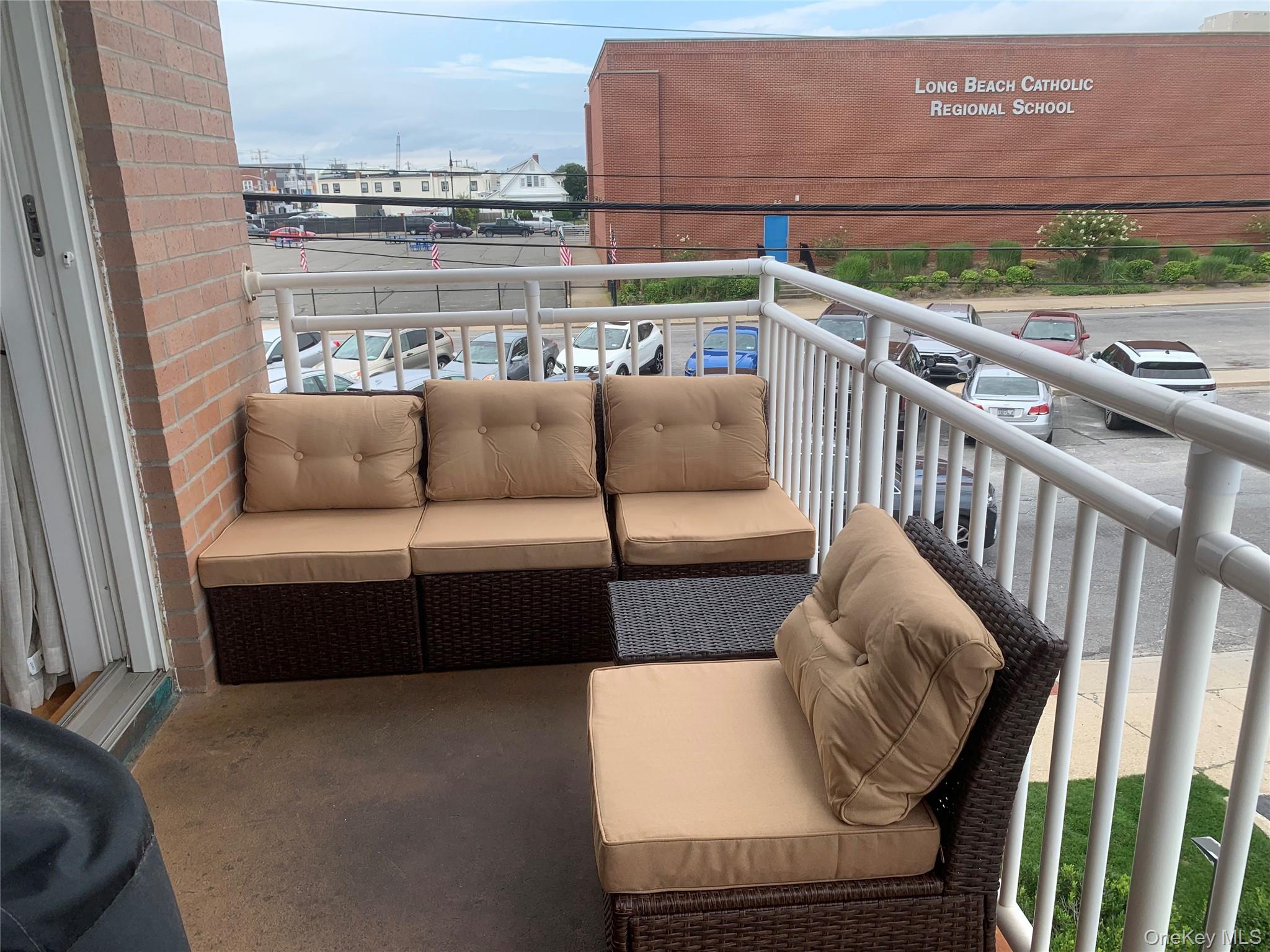 780 W Broadway # 2D, Long Beach, NY 11561