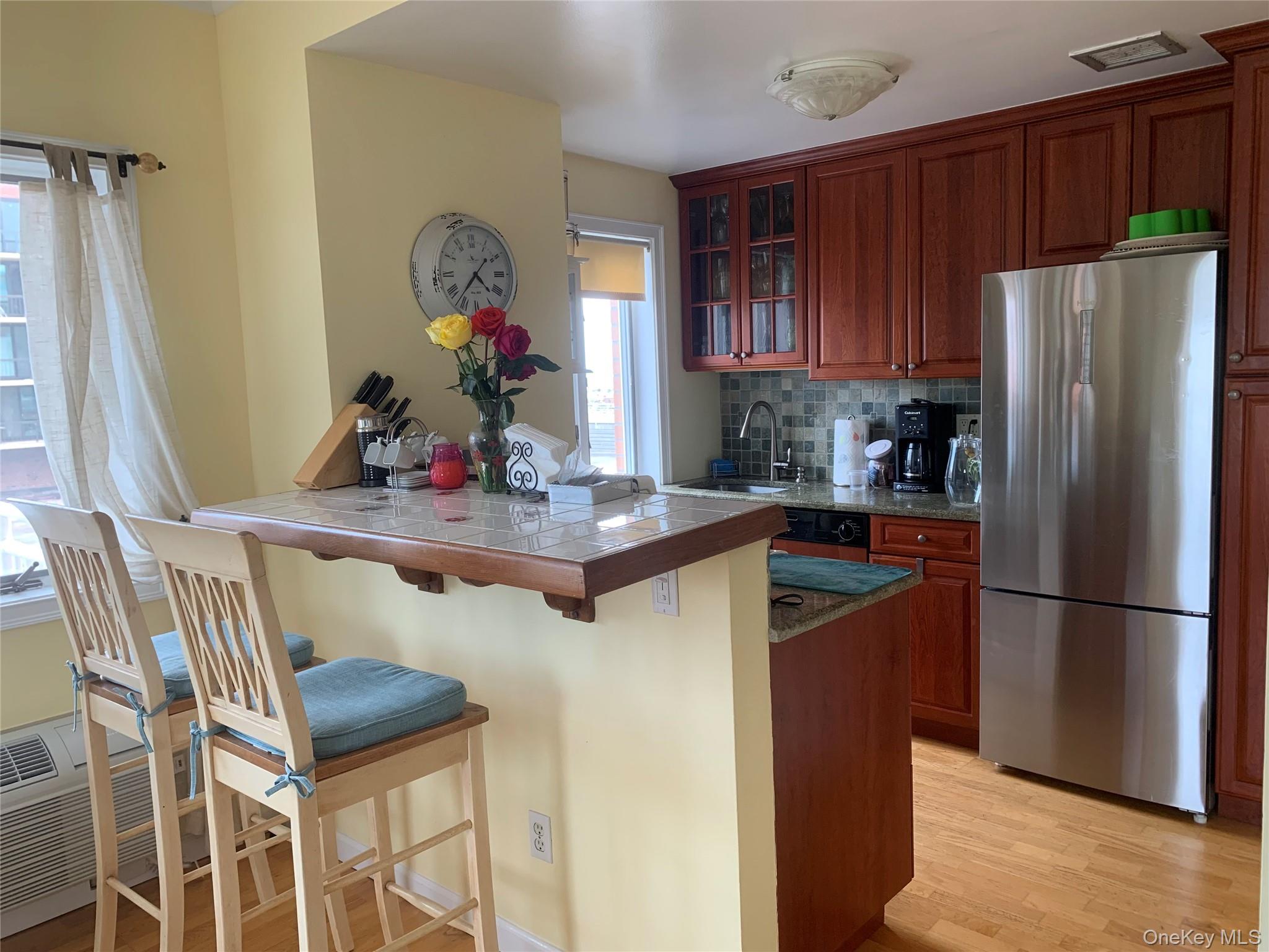 780 W Broadway # 2D, Long Beach, NY 11561