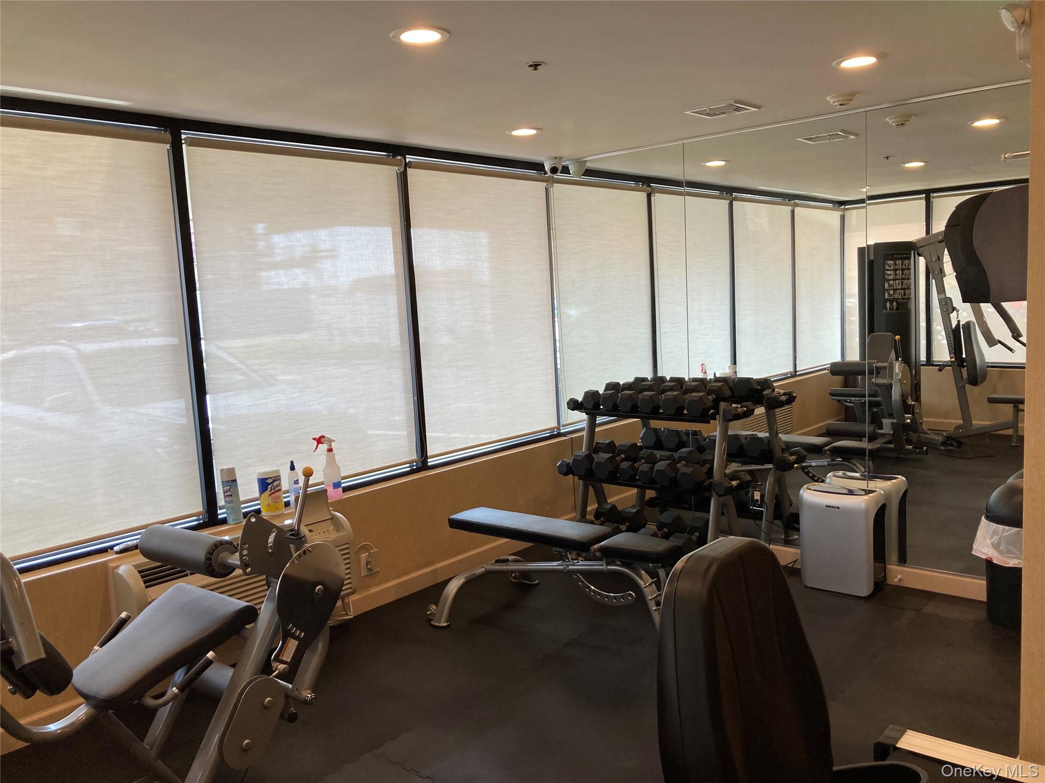 780 W Broadway # 2D, Long Beach, NY 11561