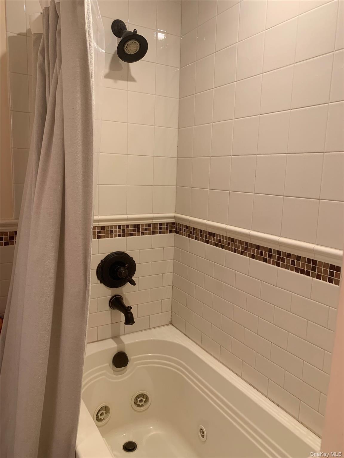 780 W Broadway # 2D, Long Beach, NY 11561