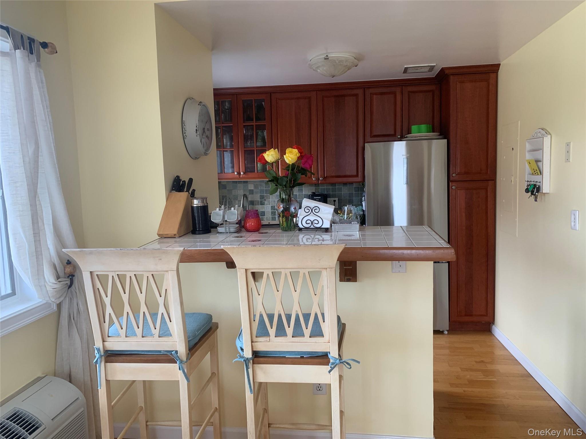 780 W Broadway # 2D, Long Beach, NY 11561