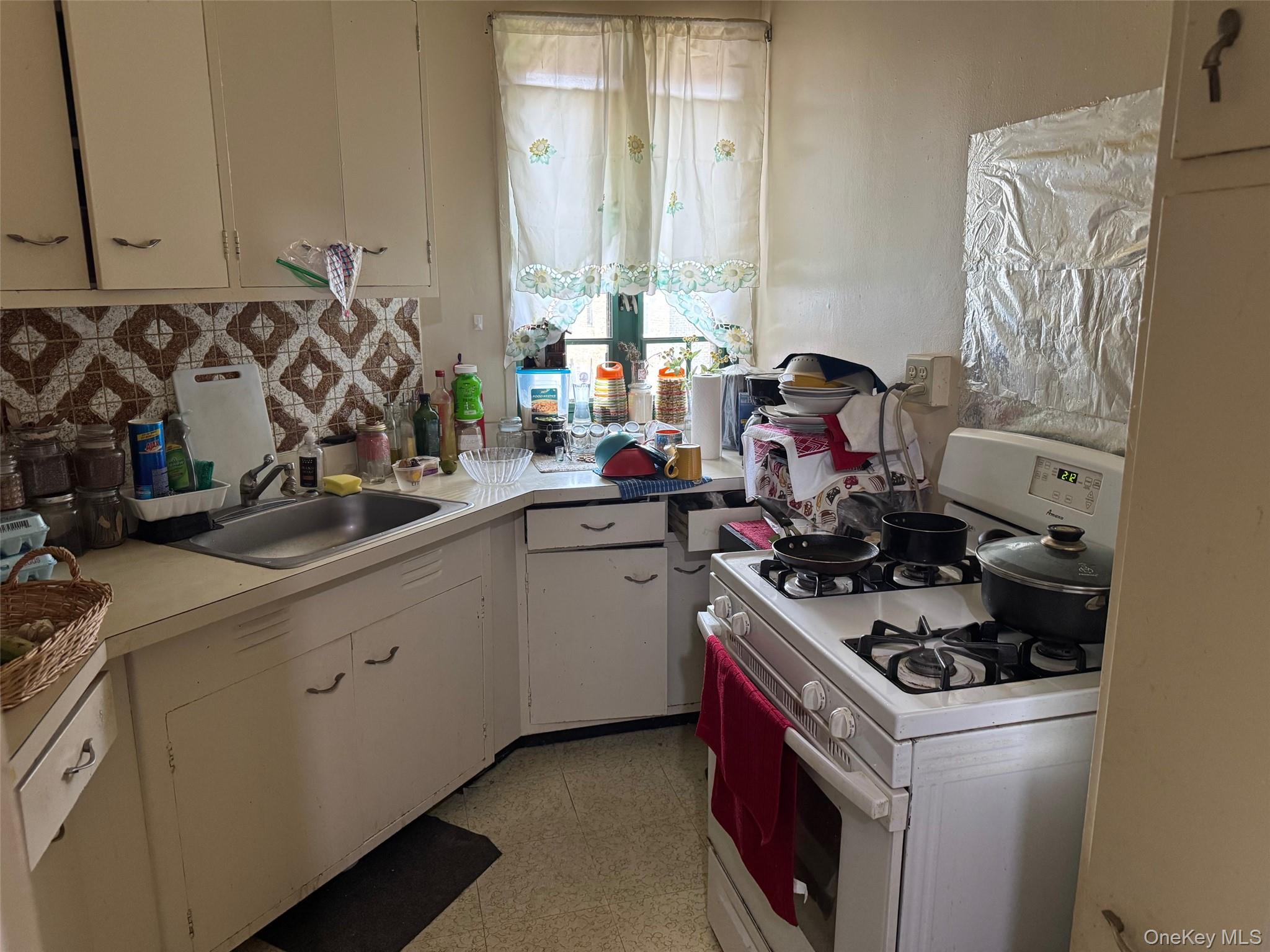 11 Metropolitan Oval # 6E, Bronx, NY 10462