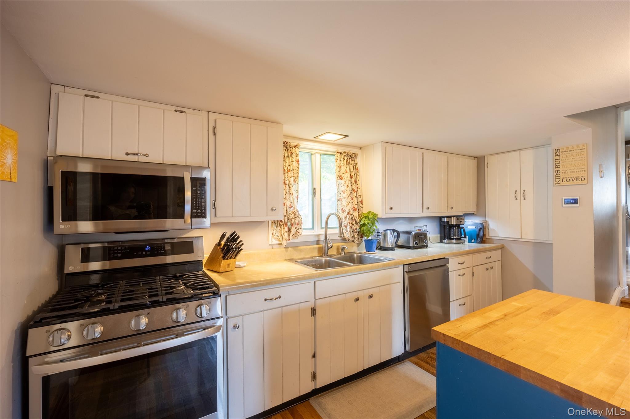 54 North Avenue, Pleasant Valley, NY 12569