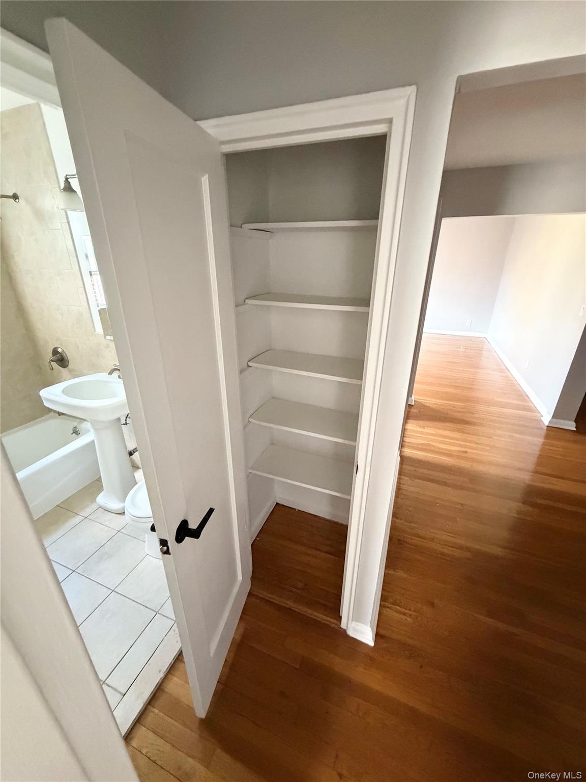 1537 Central Park Avenue # #E8, Yonkers, NY 10710