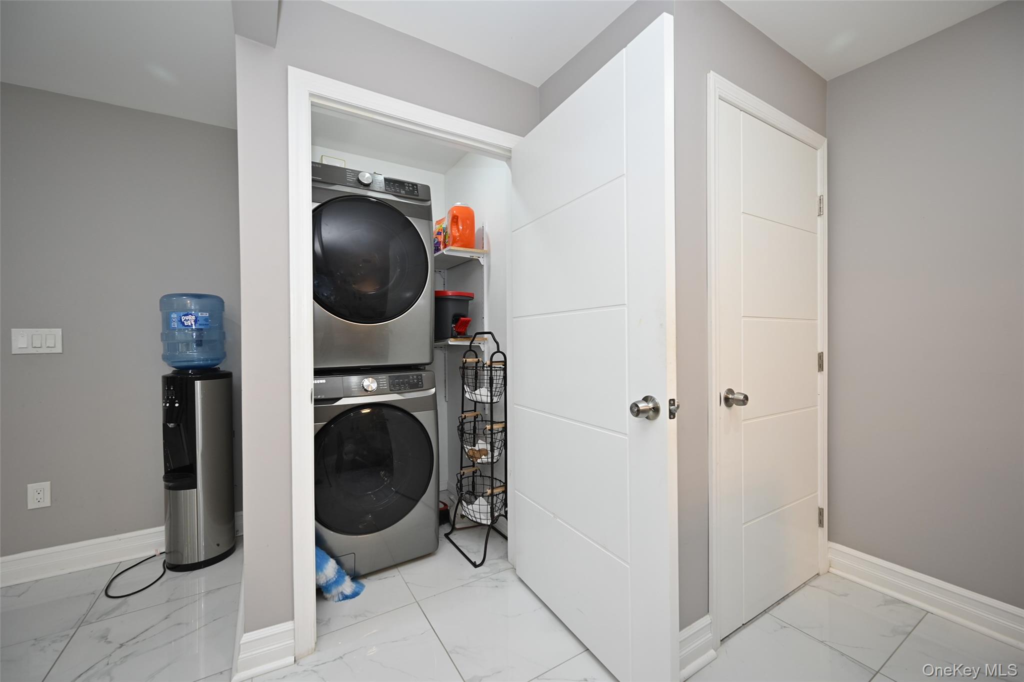 1061 Fordham Lane, Woodmere, NY 11598