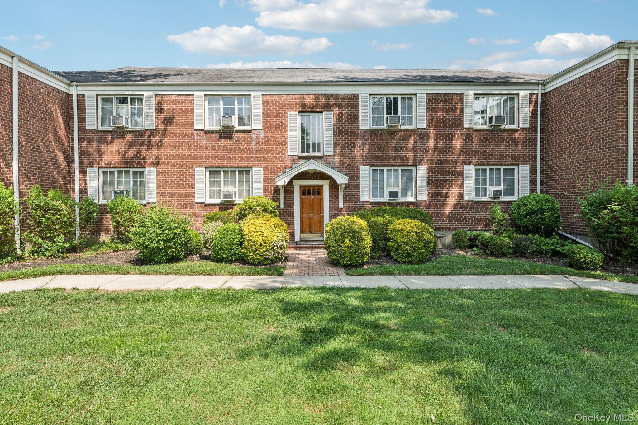 24 Nathan Hale Drive # 77B, Huntington, NY 11743