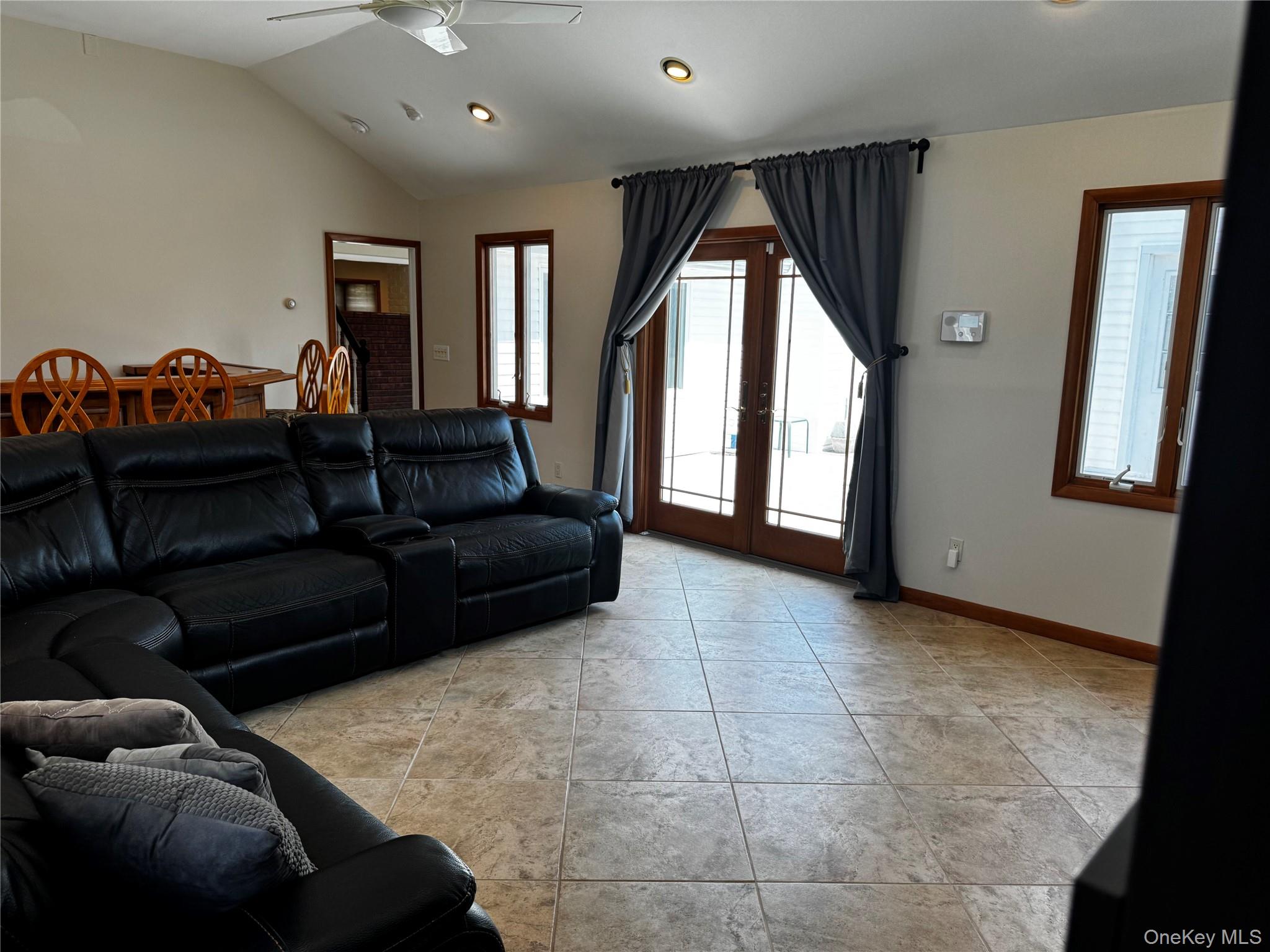 12 Elves Lane, Levittown, NY 11756