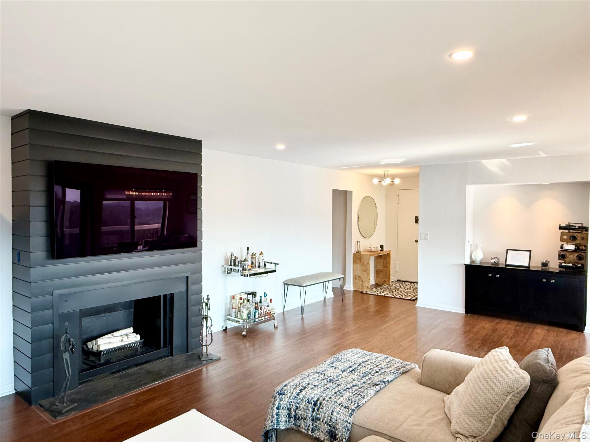 400 High Point Drive # PH10, Hartsdale, NY 10530