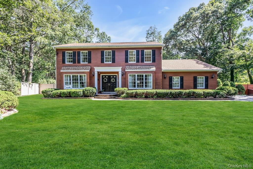 1 Damaris Court, Bayport, NY 11705
