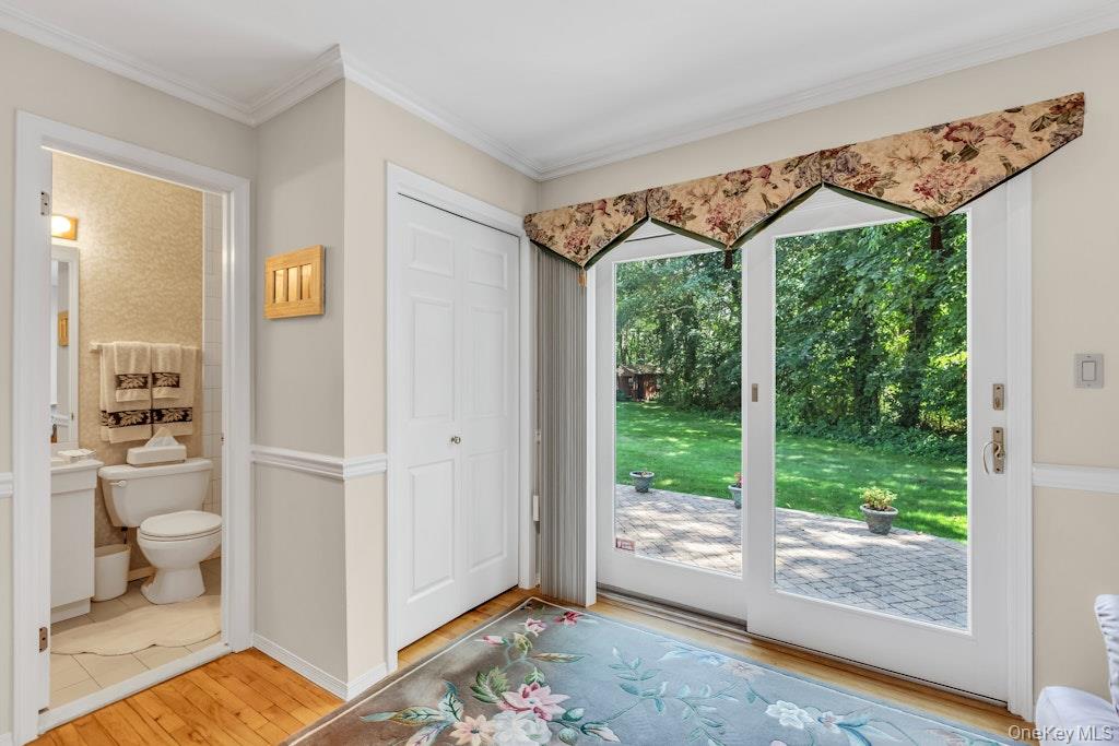 1 Damaris Court, Bayport, NY 11705