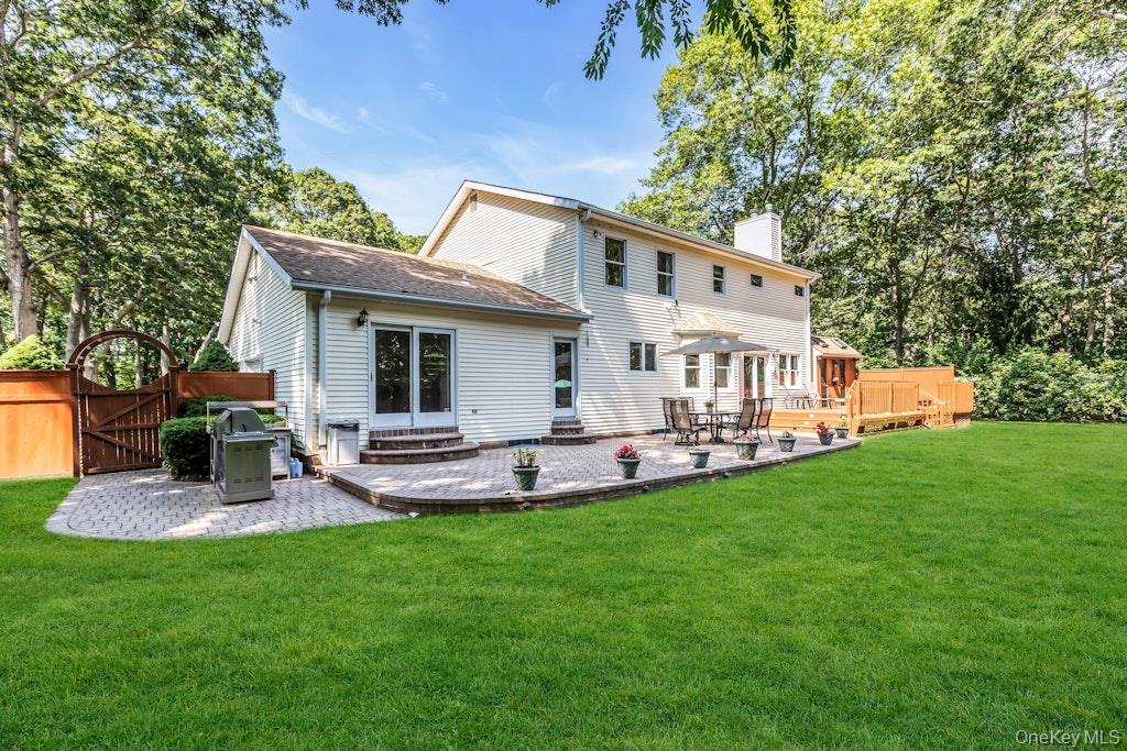 1 Damaris Court, Bayport, NY 11705