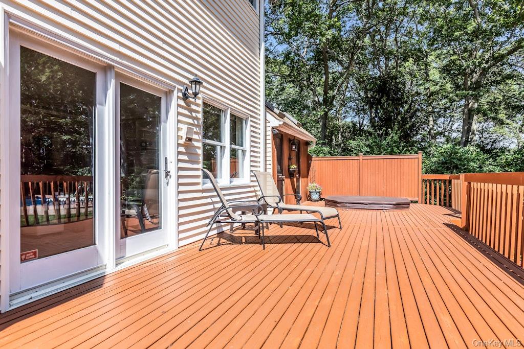 1 Damaris Court, Bayport, NY 11705