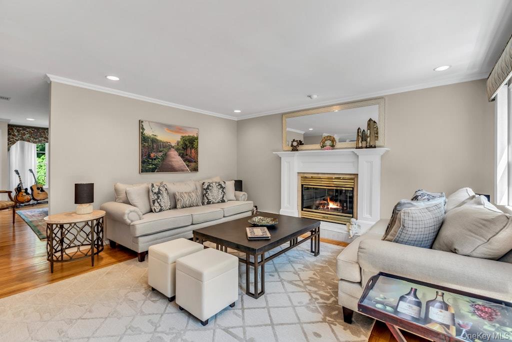 1 Damaris Court, Bayport, NY 11705