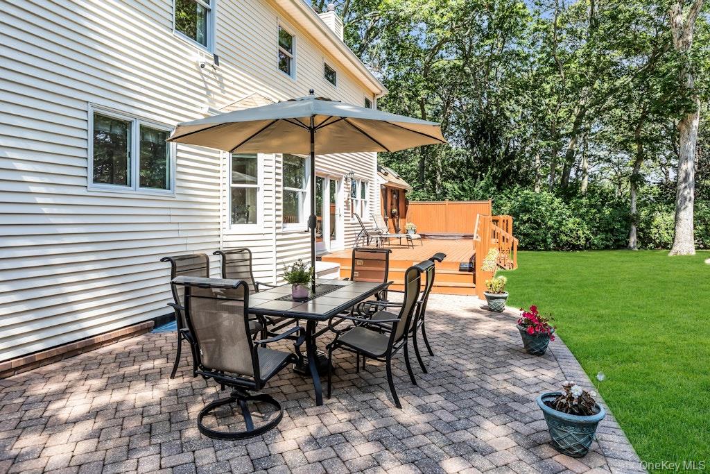 1 Damaris Court, Bayport, NY 11705