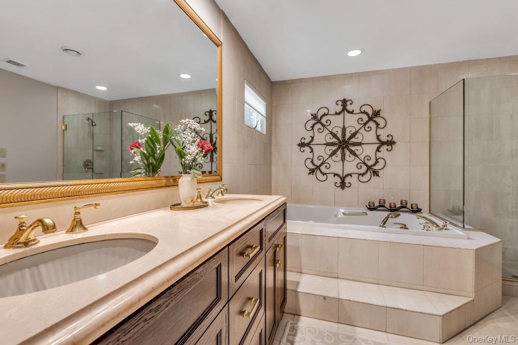 1 Damaris Court, Bayport, NY 11705