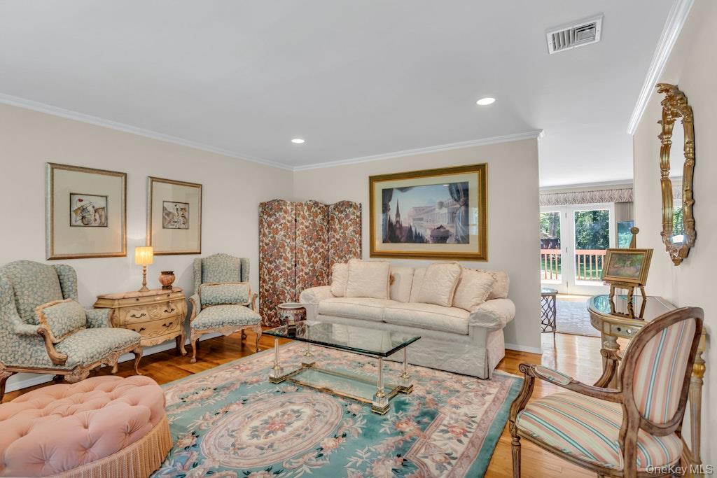 1 Damaris Court, Bayport, NY 11705