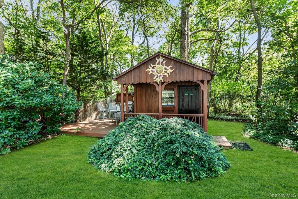 1 Damaris Court, Bayport, NY 11705