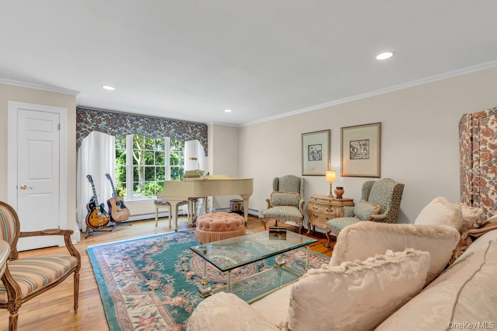 1 Damaris Court, Bayport, NY 11705