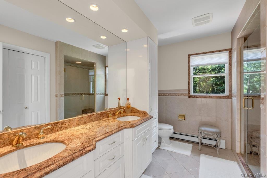 1 Damaris Court, Bayport, NY 11705