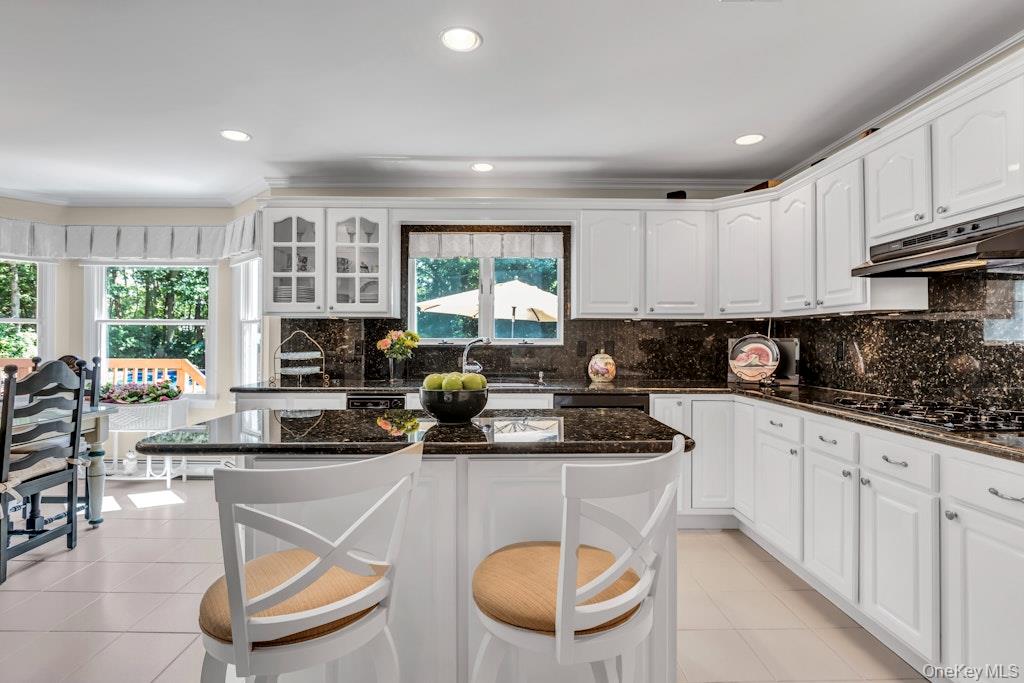 1 Damaris Court, Bayport, NY 11705