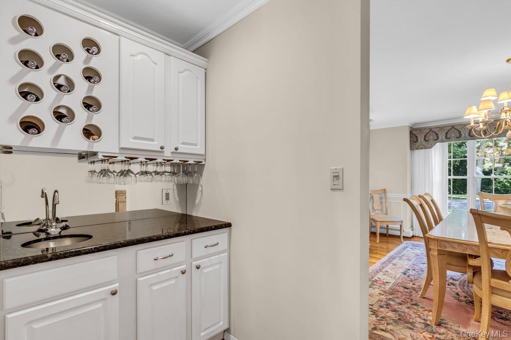 1 Damaris Court, Bayport, NY 11705