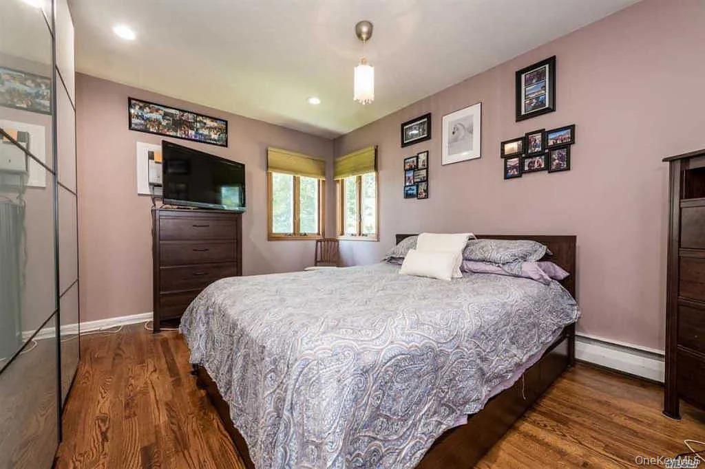 16 Maryanne ave, Port Jefferson Station, NY 11776