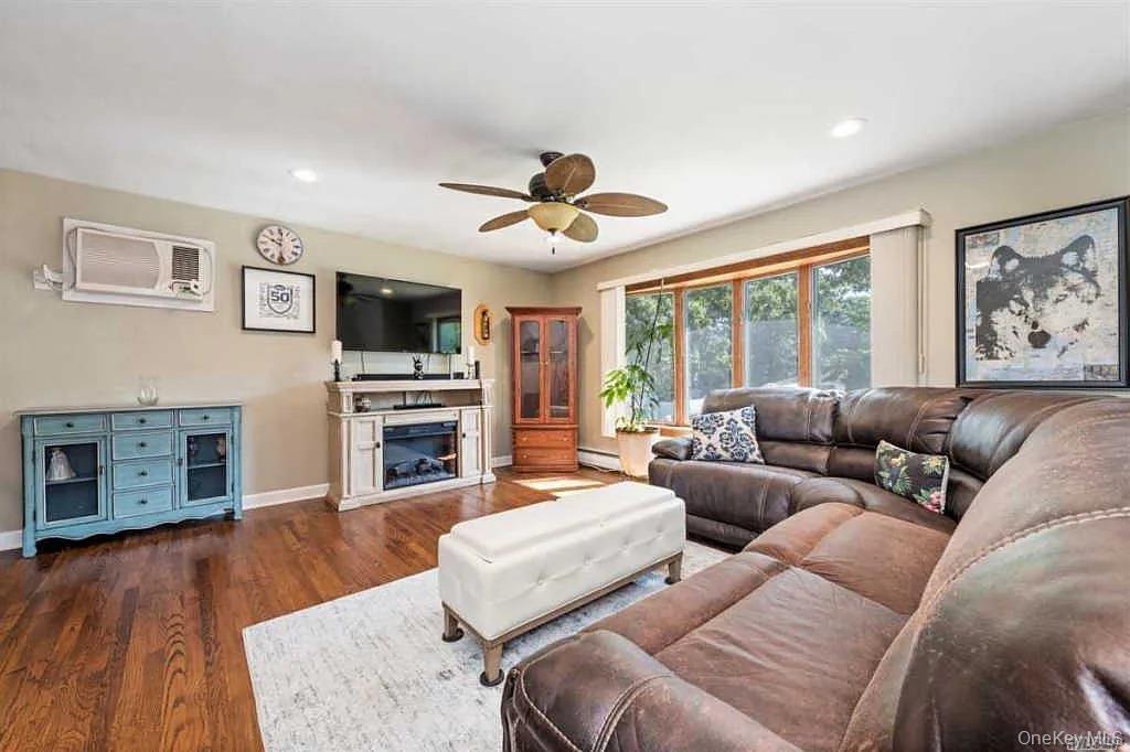 16 Maryanne ave, Port Jefferson Station, NY 11776